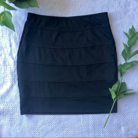 Popular Basics Dresses & Skirts - Detailed Above the Knee Black Skirt Size L